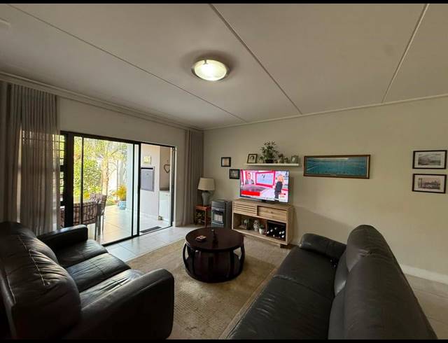 3 BEDROOM APARTMENT FOR SALE IN THE POLOFIELDS